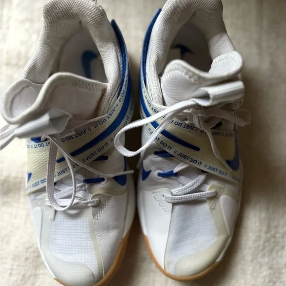 Nike Women’s White and Blue React HyperSet volleyball shoes - Picture 4 of 4